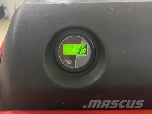 Manitou TI30 RM SP 自走式スタッカー