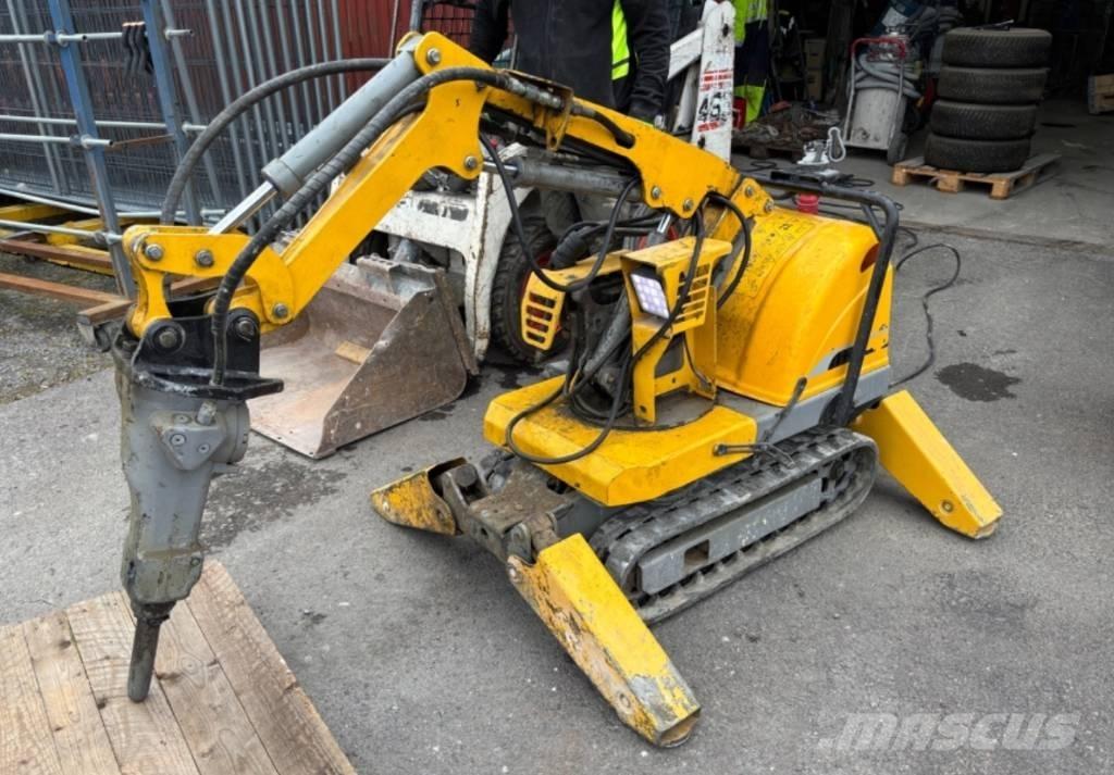Brokk 50 解体油圧ショベル