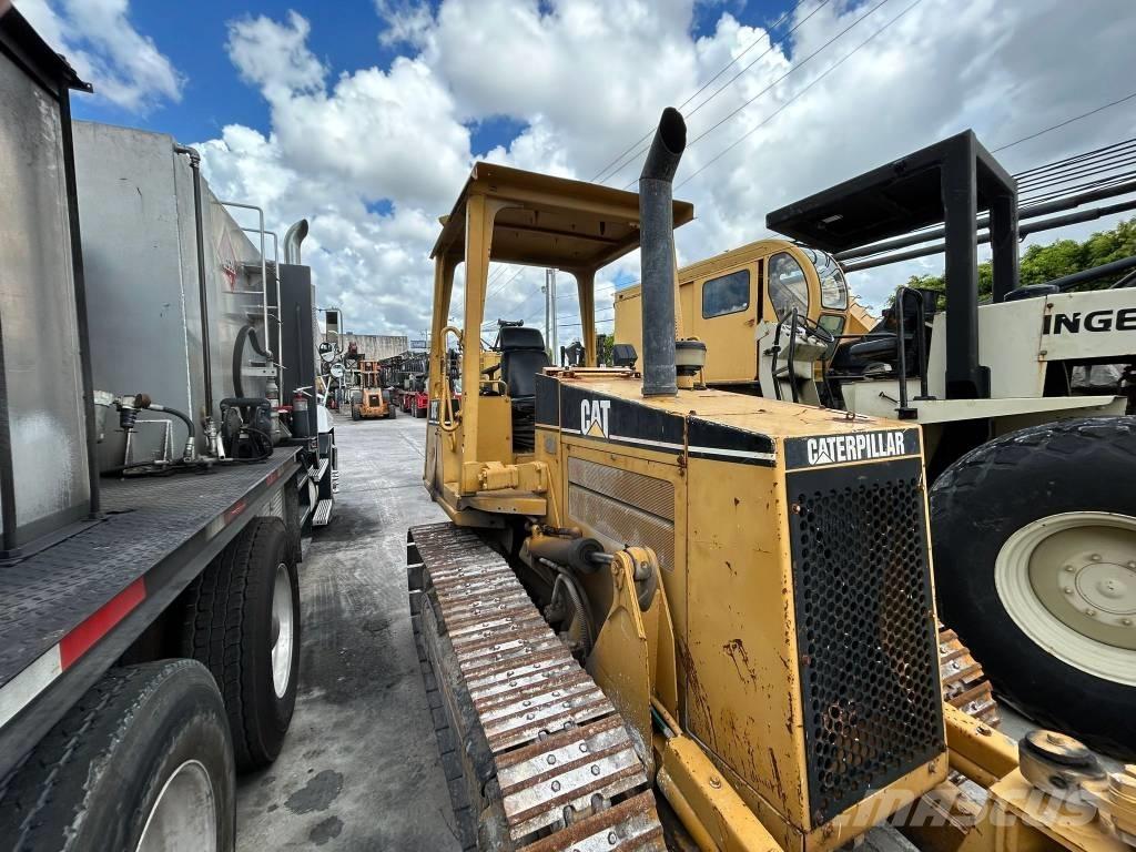 CAT D 3 C III ブルドーザー