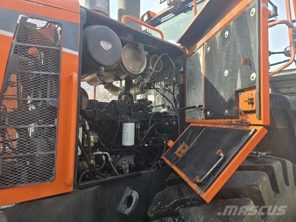 Doosan DL 300-5 ホイールローダー・タイヤショベル