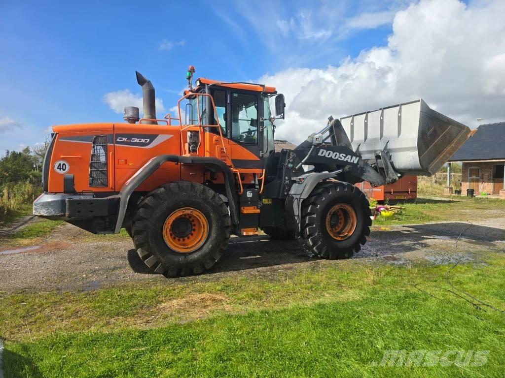 Doosan DL 300-5 ホイールローダー・タイヤショベル