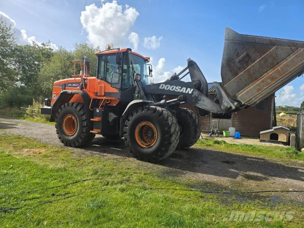 Doosan DL 300-5 ホイールローダー・タイヤショベル