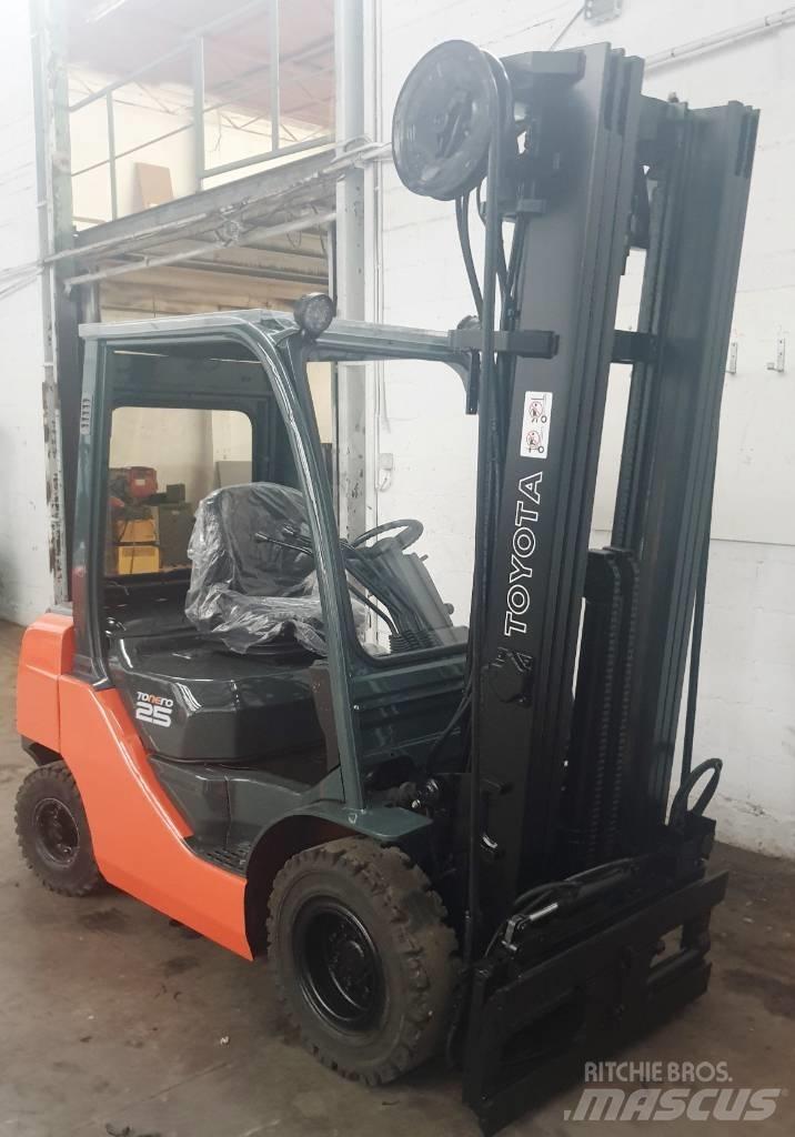 Toyota 52-8 FD 25 ディーゼル・軽油