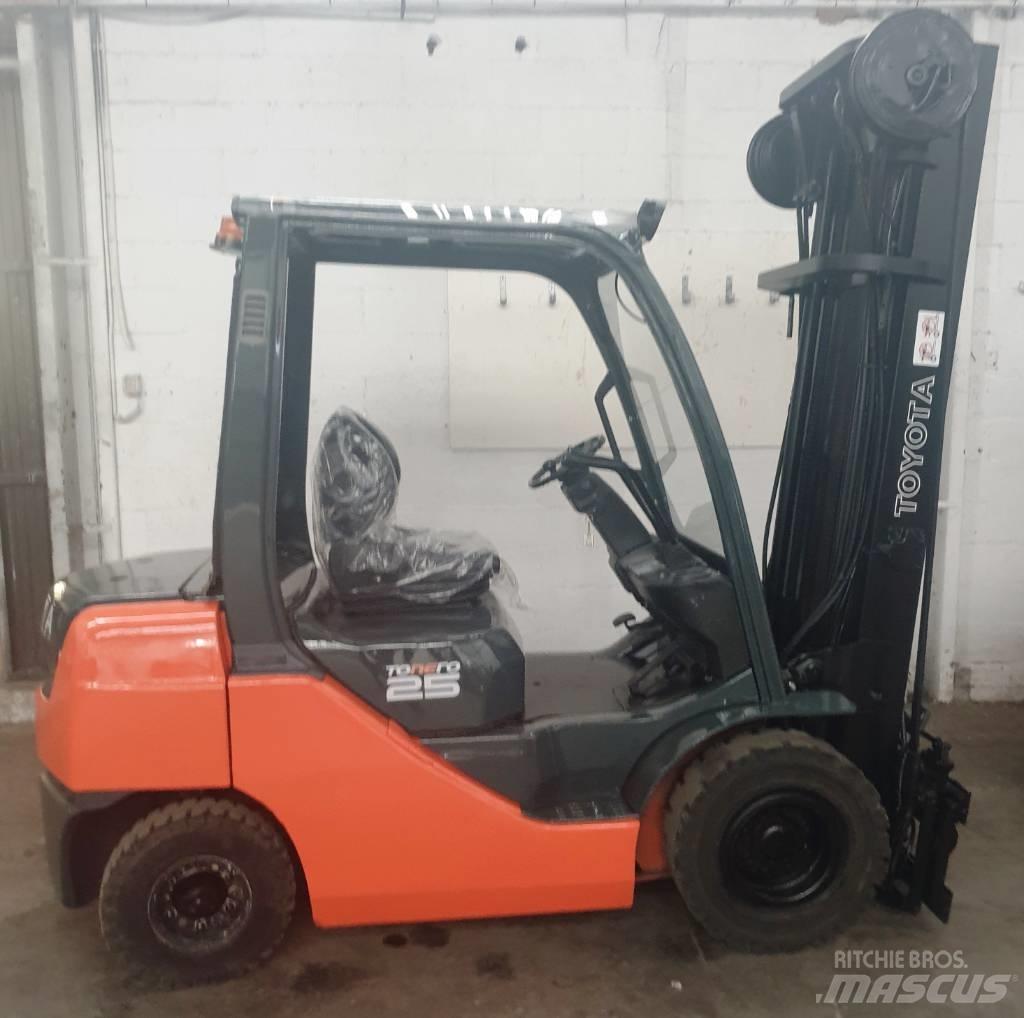 Toyota 52-8 FD 25 ディーゼル・軽油