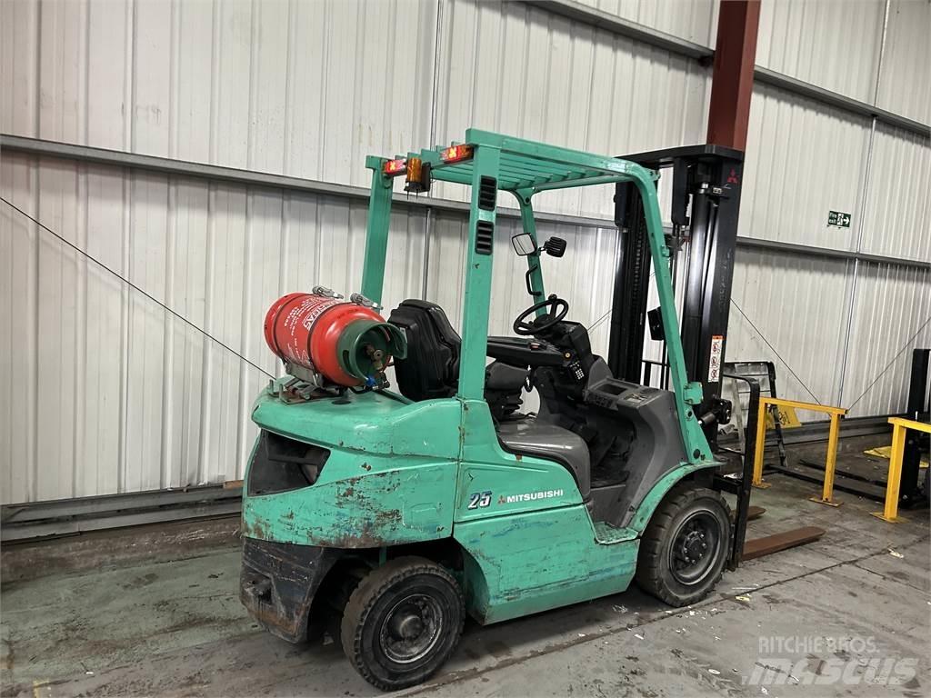 Mitsubishi FG25NT LPGフォークリフト
