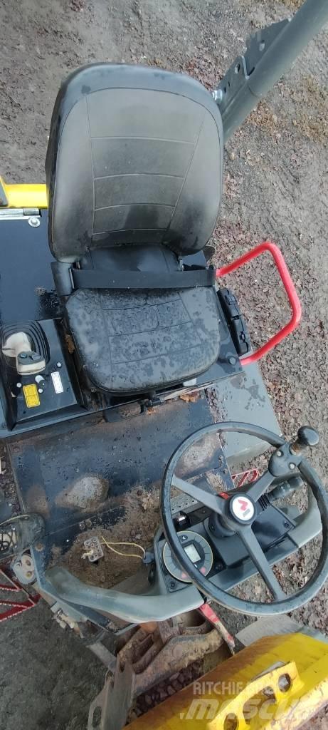 Wacker Neuson DW 30 アーティキュレート式ダンプトラック