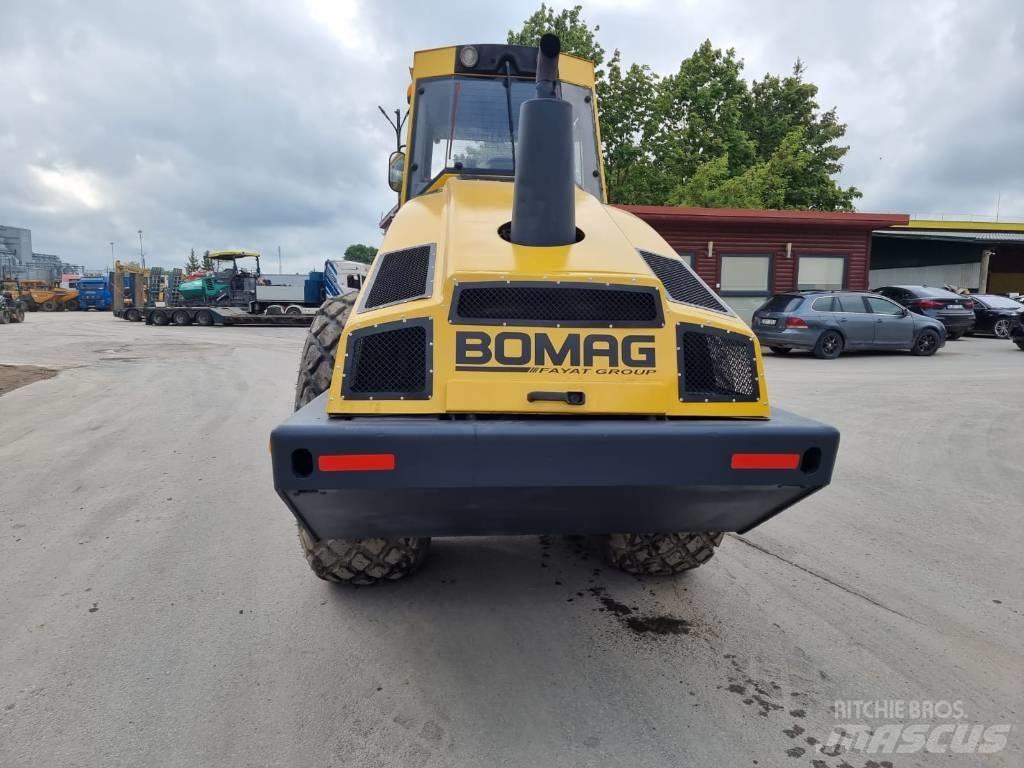Bomag BW 213 D H-4 振動ローラ