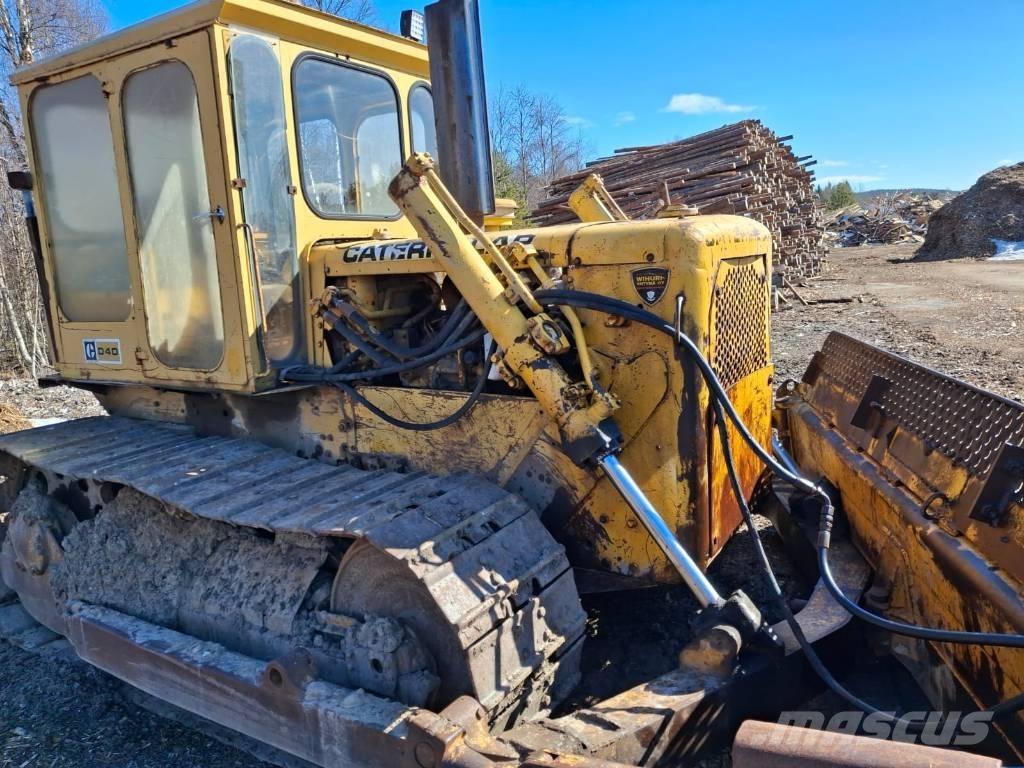 CAT D 4 D ブルドーザー