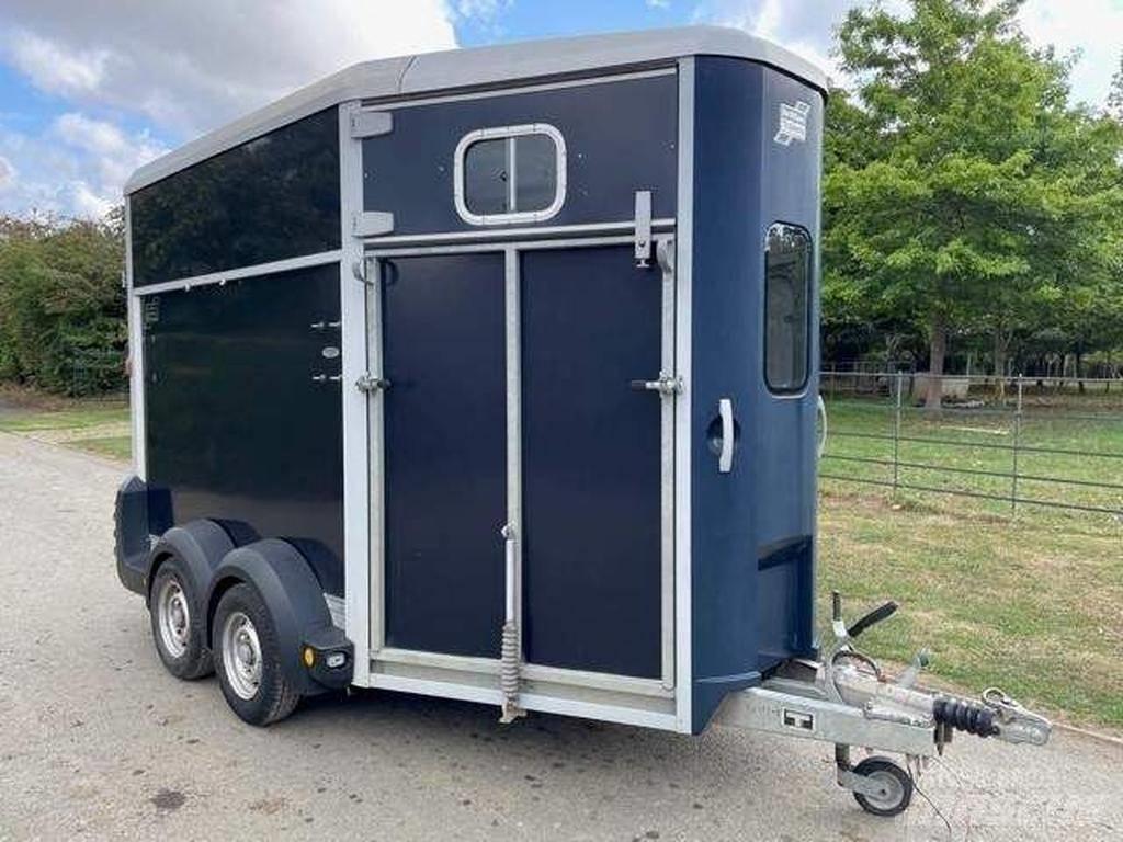 Ifor Williams HB 511 家畜輸送用トレーラー
