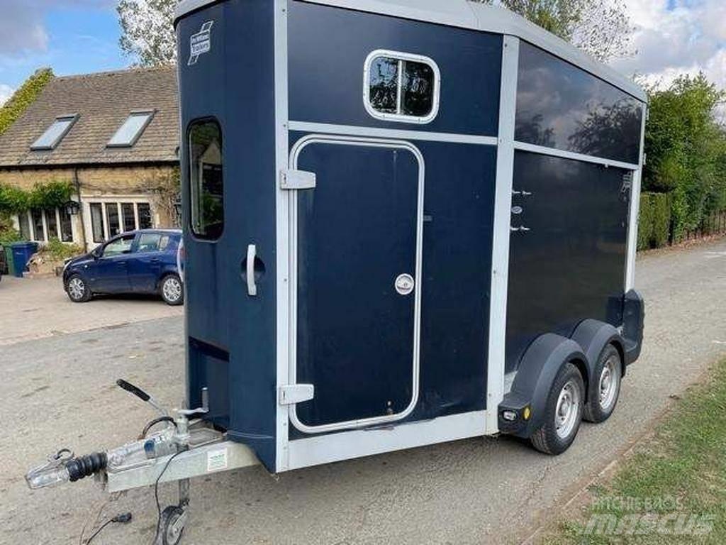 Ifor Williams HB 511 家畜輸送用トレーラー