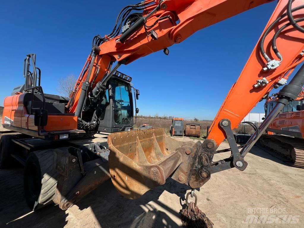 Doosan DX140W-5 ホイール式油圧ショベル（パワーショベル・ユンボ・バックホー）