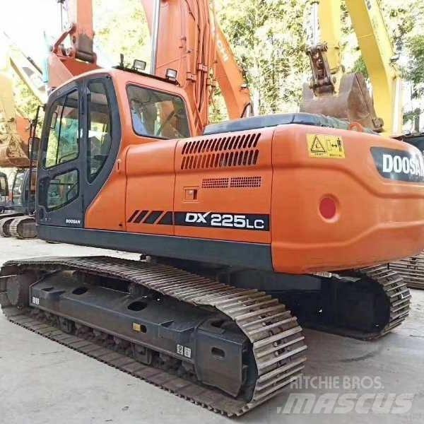 Doosan dx225 大型油圧ショベル12t以上（パワーショベル・ユンボ）