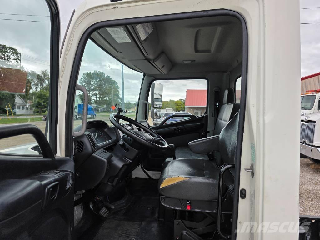 Hino 268 キャブ付きシャーシ
