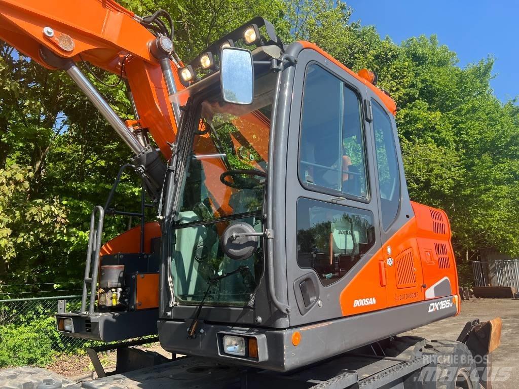 Doosan DX 165 W-5 ホイール式油圧ショベル（パワーショベル・ユンボ・バックホー）