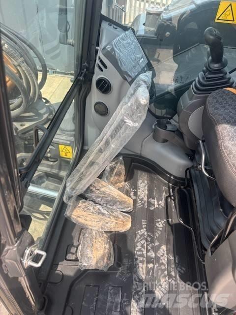 CASE CX 90 D 中型油圧ショベル 7ｔ-12ｔ（ユンボ・パワーショベル・バックホー）