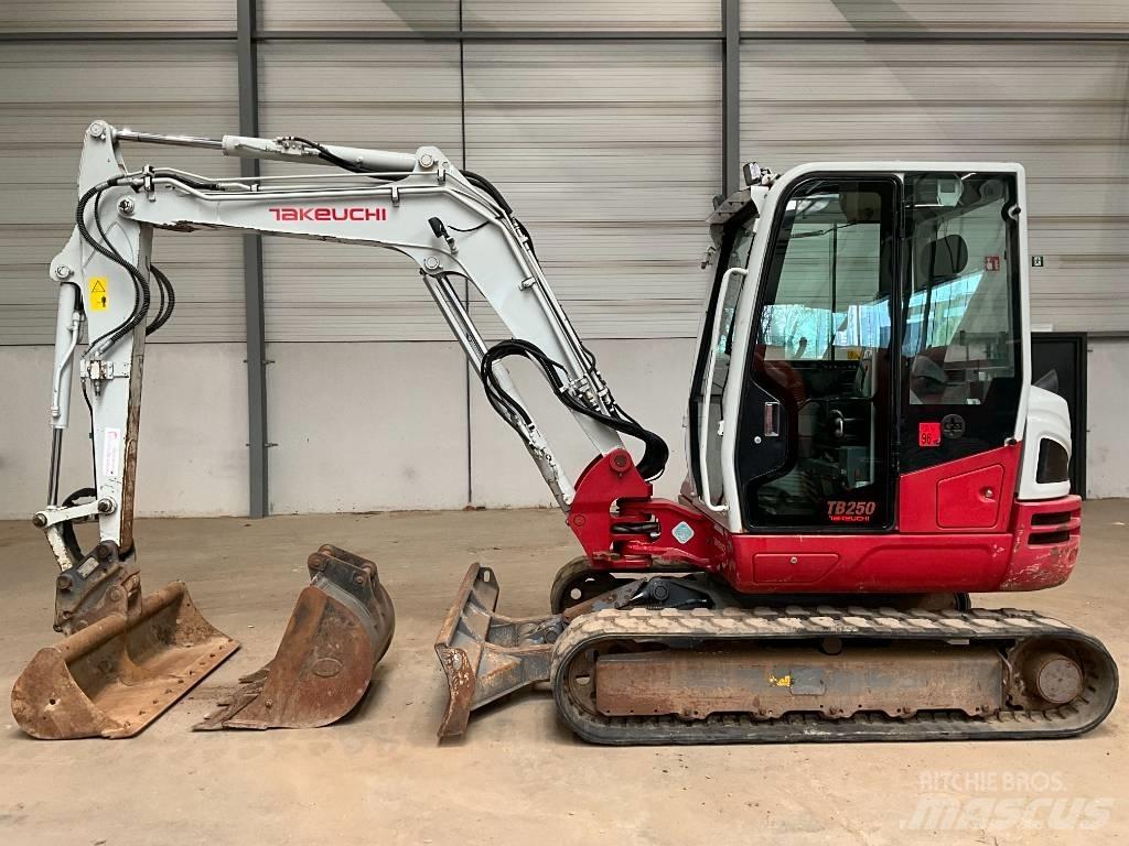 Takeuchi TB 250-2 ミニ油圧ショベル 7t以下（ミニユンボ・ミニディガー）