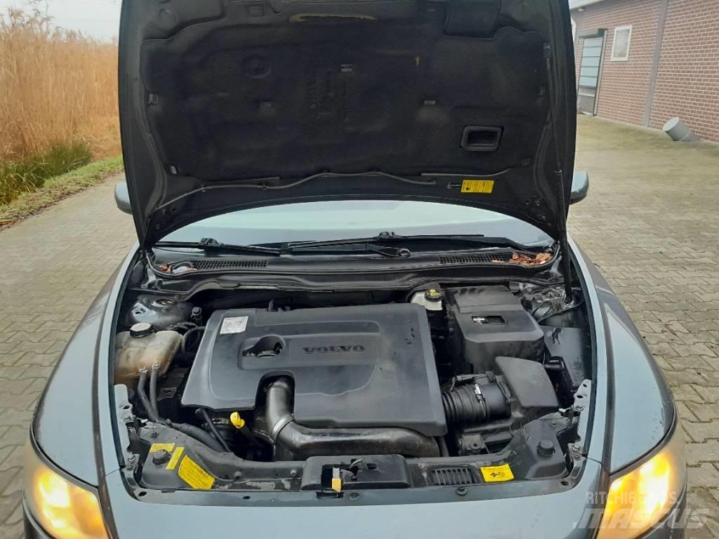 Volvo 1.6 D momentum 自動車