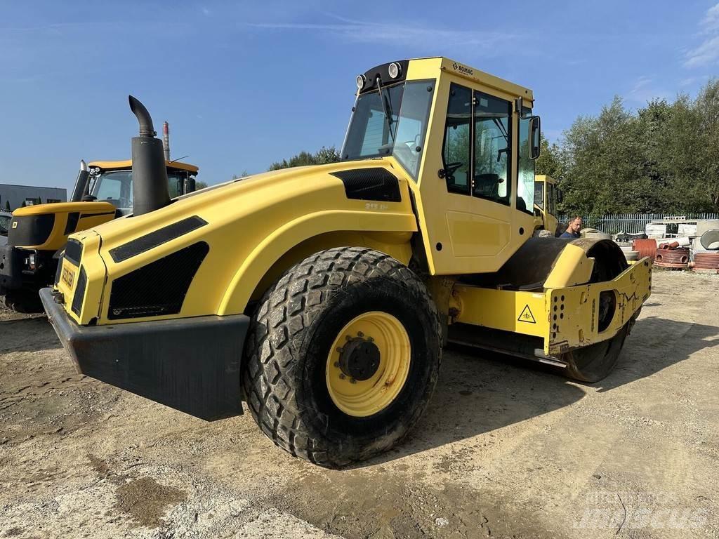 Bomag BW213-DH4 振動ローラ