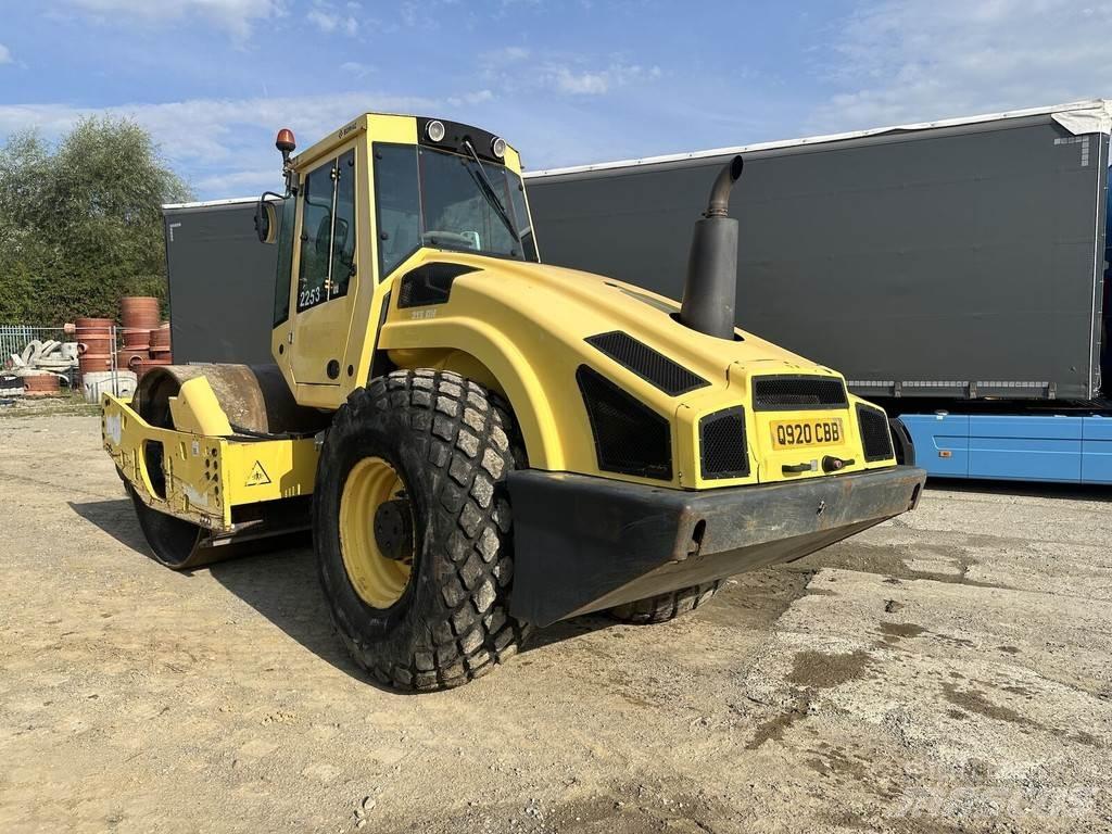 Bomag BW213-DH4 振動ローラ