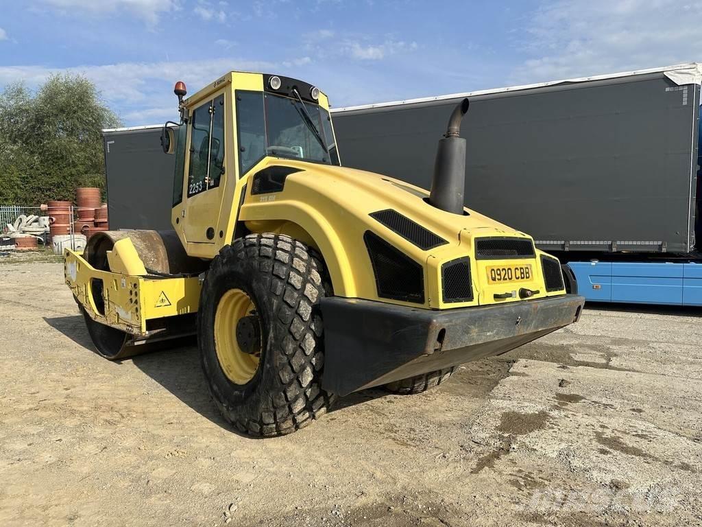 Bomag BW213-DH4 振動ローラ