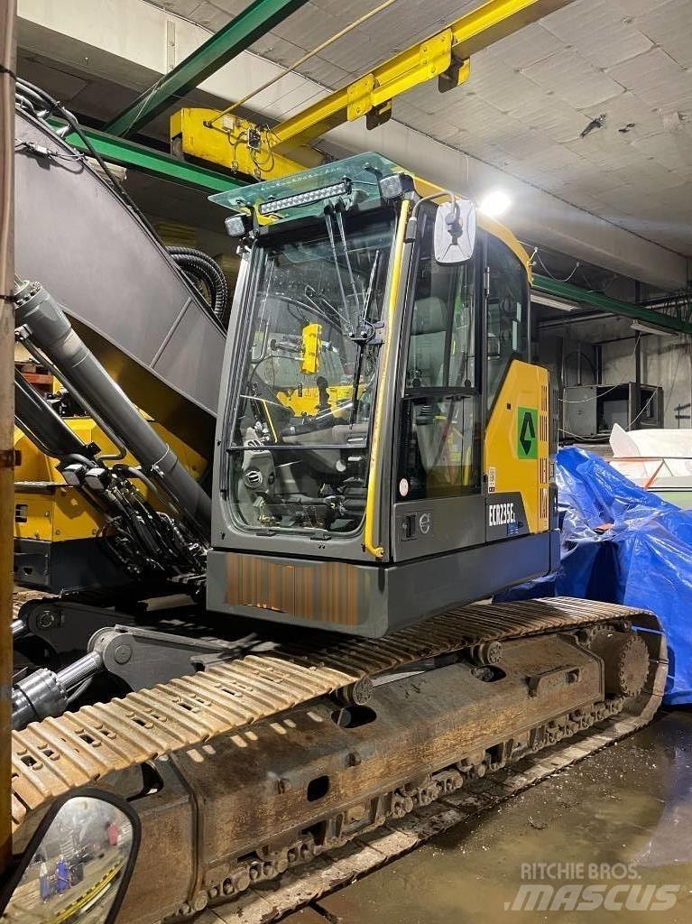 Volvo ECR 235 E 大型油圧ショベル12t以上（パワーショベル・ユンボ）