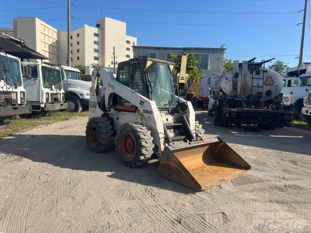 Bobcat A 300 スキッドステアローダー