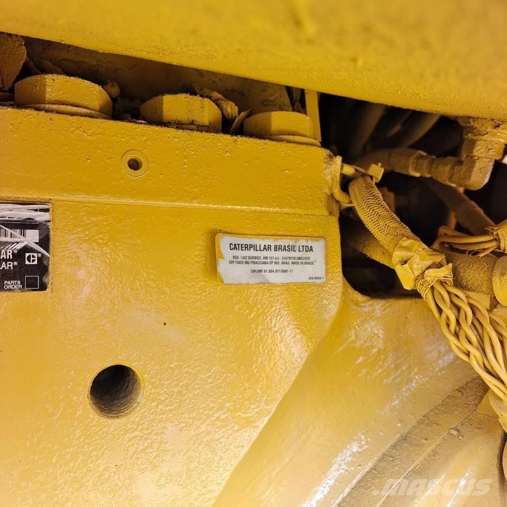 CAT D 8 T ブルドーザー