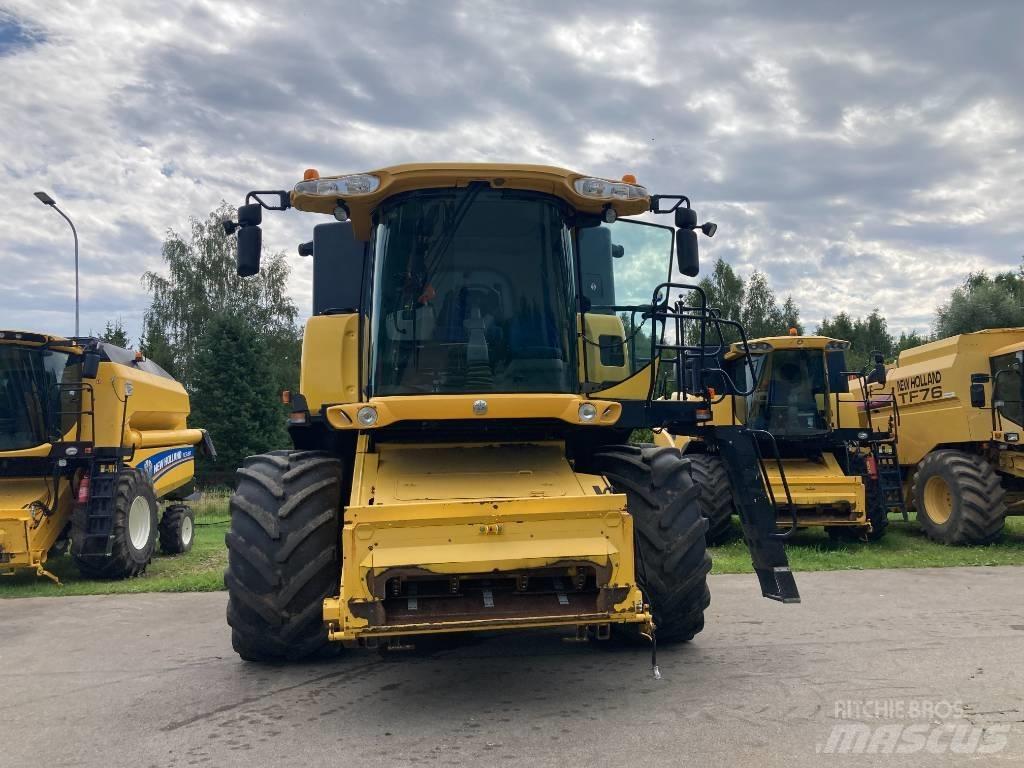 New Holland CX 8070 コンバイン