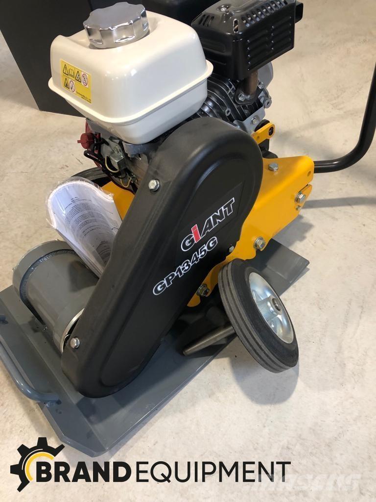 GiANT GP1345G プレートコンパクター