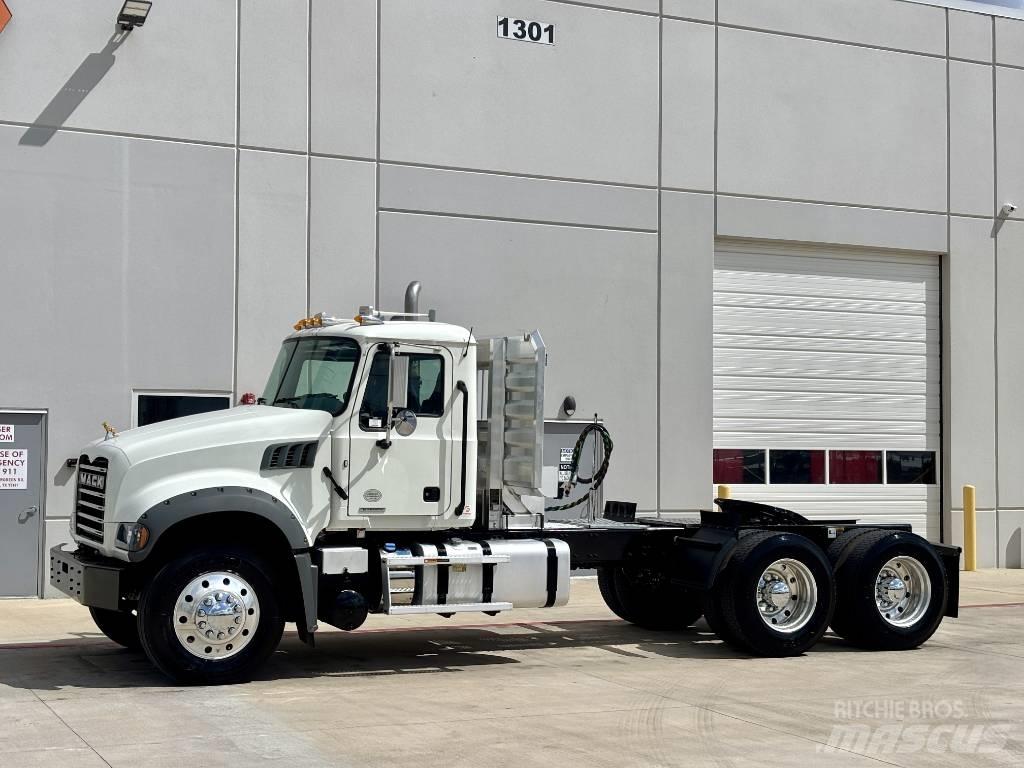 Mack Granite 中古トラクターヘッド | トレーラーヘッド