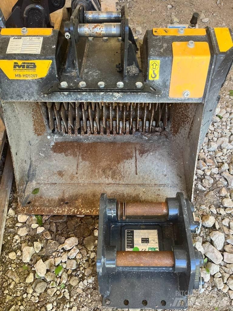 MB Crusher HD207S バケット
