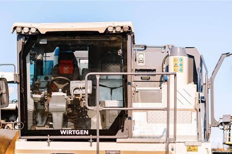 Wirtgen WR240 その他トラック