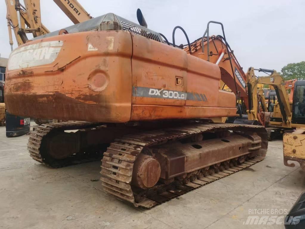 Doosan DX 300 LC 大型油圧ショベル12t以上（パワーショベル・ユンボ）