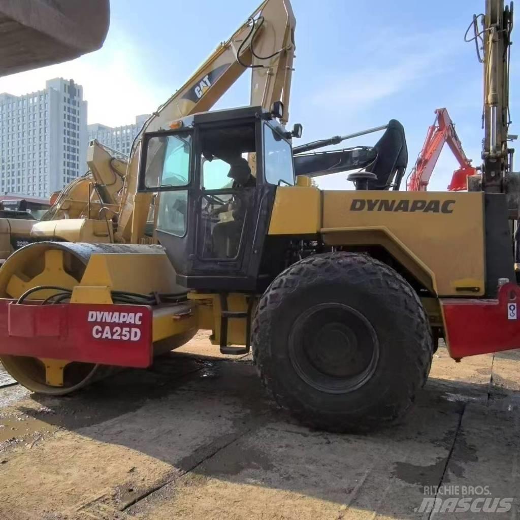 Dynapac CA 25 D 振動ローラ
