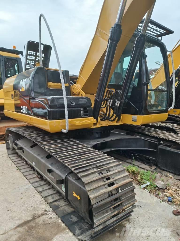CAT 320 D 大型油圧ショベル12t以上（パワーショベル・ユンボ）
