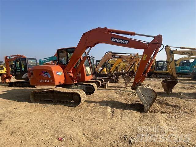 Doosan DH70-7 ミニ油圧ショベル 7t以下（ミニユンボ・ミニディガー）