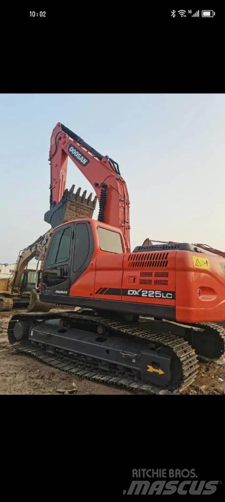 Doosan DX 220 大型油圧ショベル12t以上（パワーショベル・ユンボ）