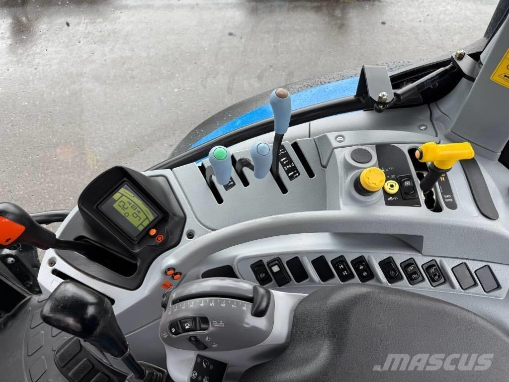 New Holland T 6040 トラクター