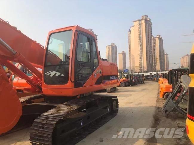 Doosan DH 225 LC-9 大型油圧ショベル12t以上（パワーショベル・ユンボ）