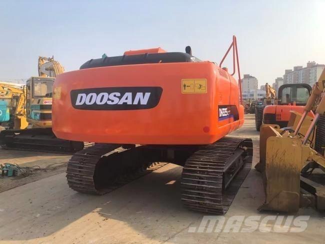 Doosan DH 225 LC-9 大型油圧ショベル12t以上（パワーショベル・ユンボ）
