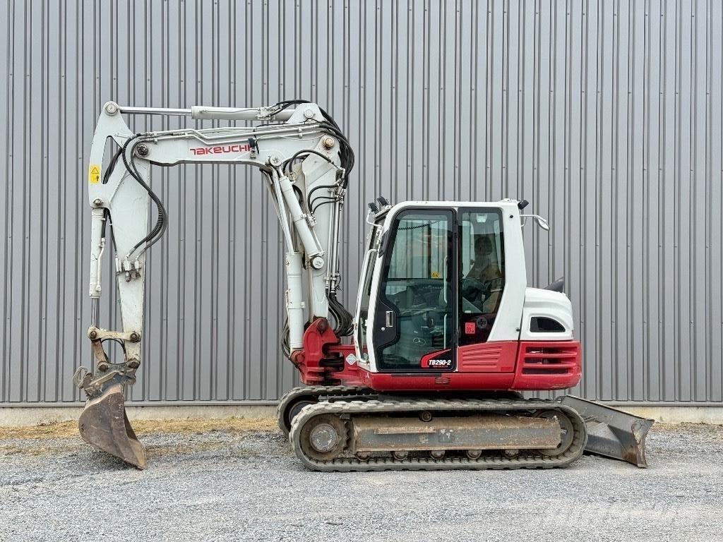 Takeuchi TB 290 中型油圧ショベル 7ｔ-12ｔ（ユンボ・パワーショベル・バックホー）