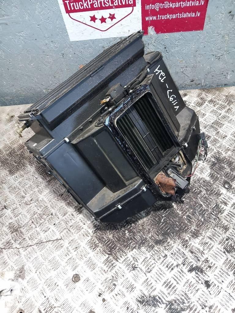 Volvo FH 12    21318095 キャビン及び内装