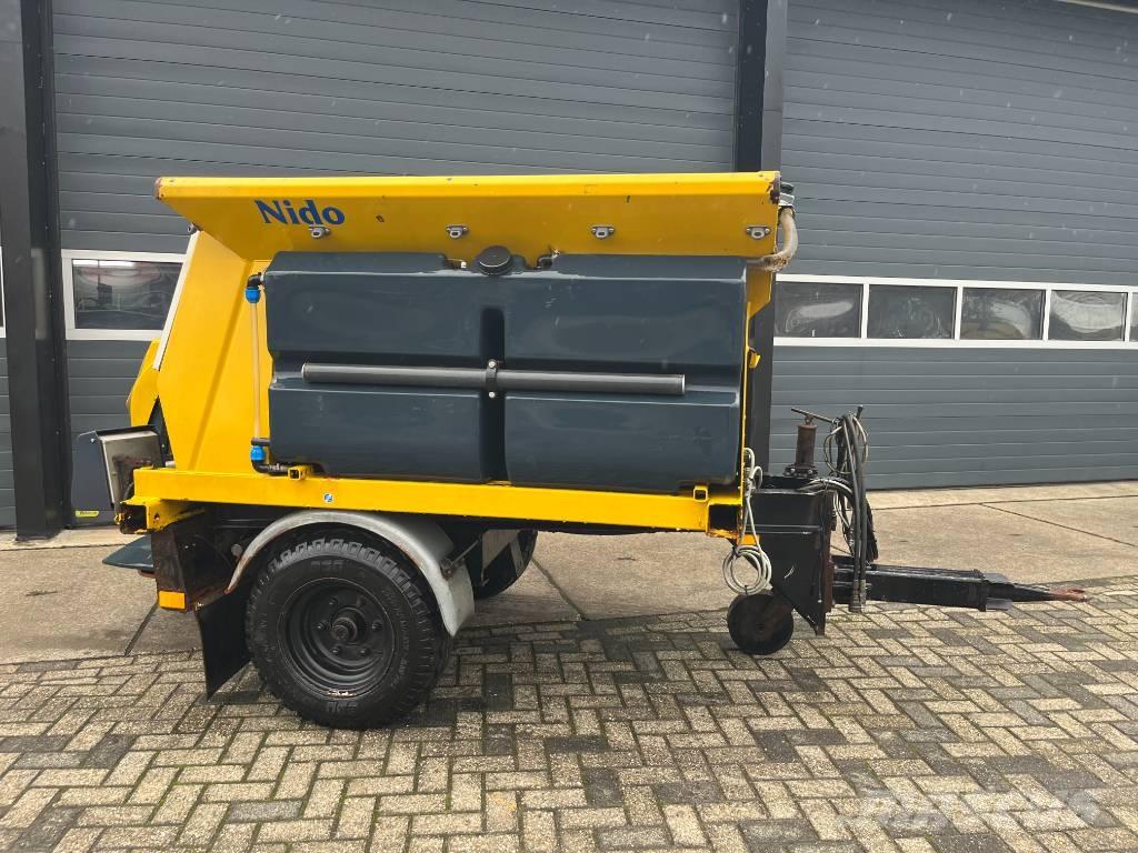 Nido Stratos 砂と塩撒き専用車