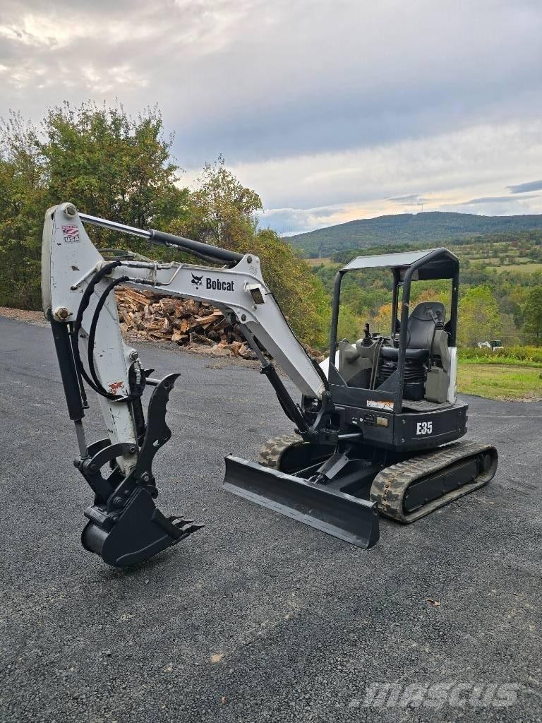 Bobcat E 35 ミニ油圧ショベル 7t以下（ミニユンボ・ミニディガー）