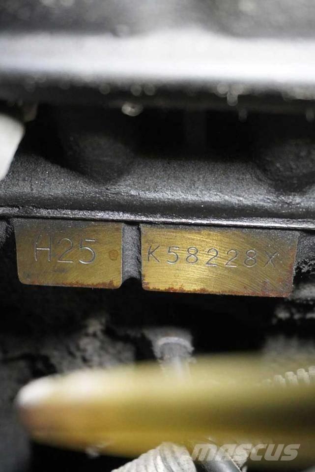 Nissan UGD02 A 32 PQ LPGフォークリフト