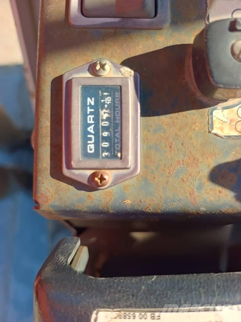 Bobcat 322 D ミニ油圧ショベル 7t以下（ミニユンボ・ミニディガー）