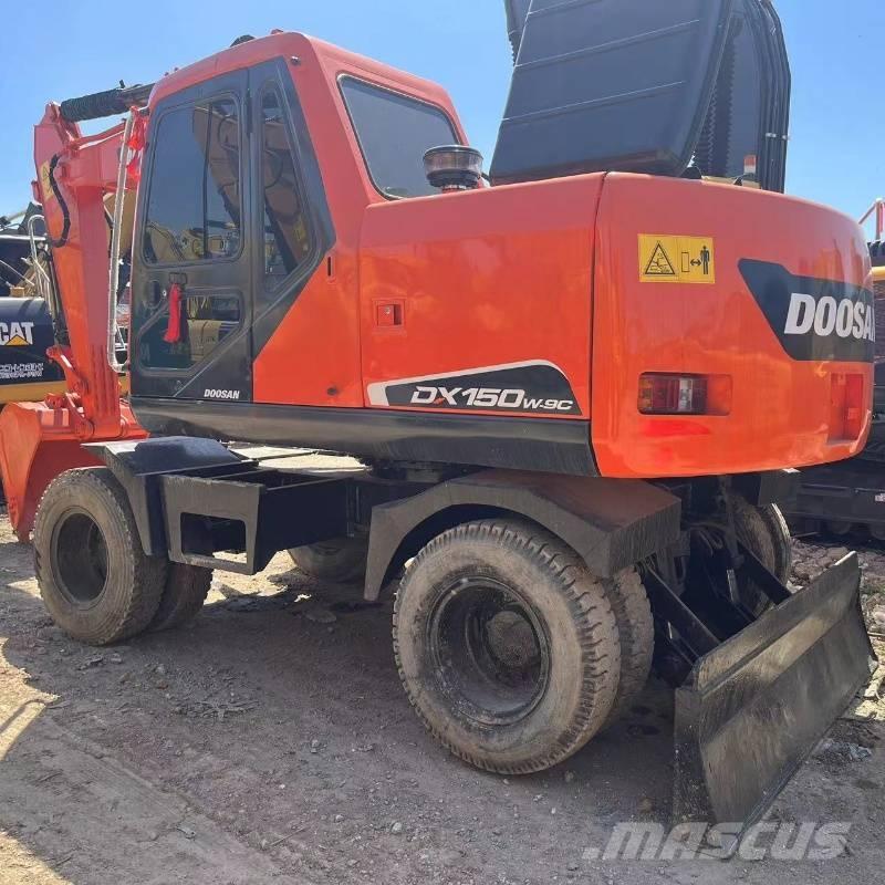 Doosan DX150w ホイール式油圧ショベル（パワーショベル・ユンボ・バックホー）