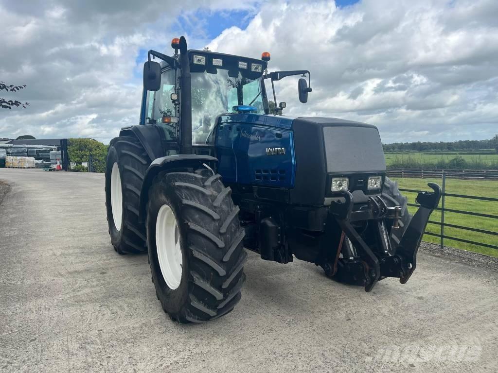 Valtra 8950 HiTech 4 トラクター