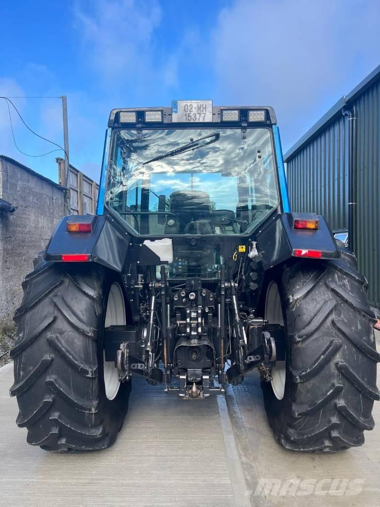 Valtra 8950 HiTech 4 トラクター