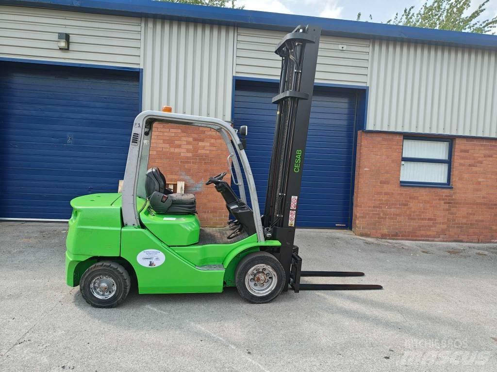 Cesab M 325 ディーゼル・軽油
